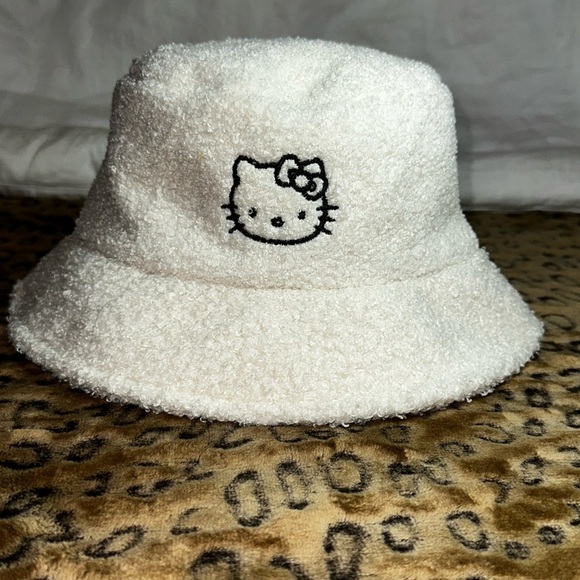 Hello Kitty White Terry Cloth Bucket Hat - Picture 6 of 8